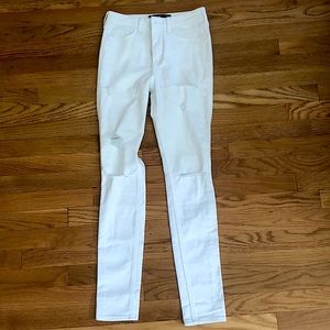 NWOT Hollister High Rise White Ripped Jeans